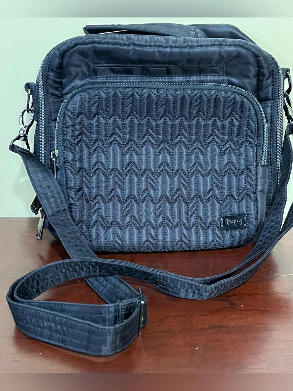 lug Ranger Crossbody Travel Bag- Black